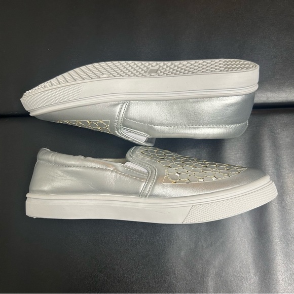 Josiny floral slip on fashion sneakers girls youth size 2 - Picture 2 of 5